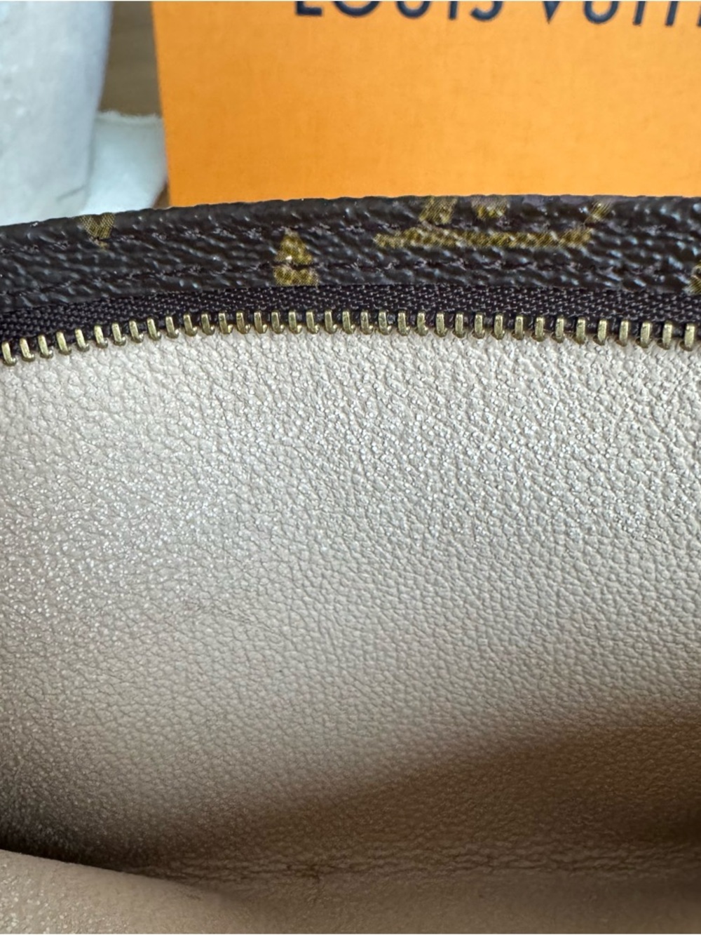✅AUTHENTIC✅LOUIS VUITTON CROSSBODY CLUTCH - Picture 8 of 12